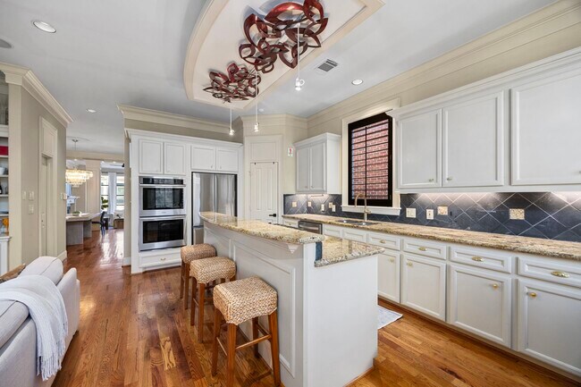 Building Photo - 1312 Crocker St