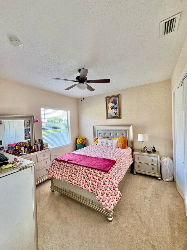 Building Photo - 3558 Collonade Dr