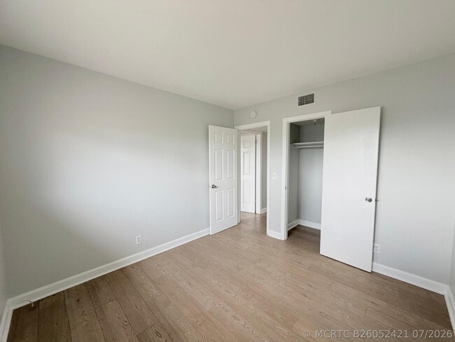 Building Photo - 1501 Crescent Cir