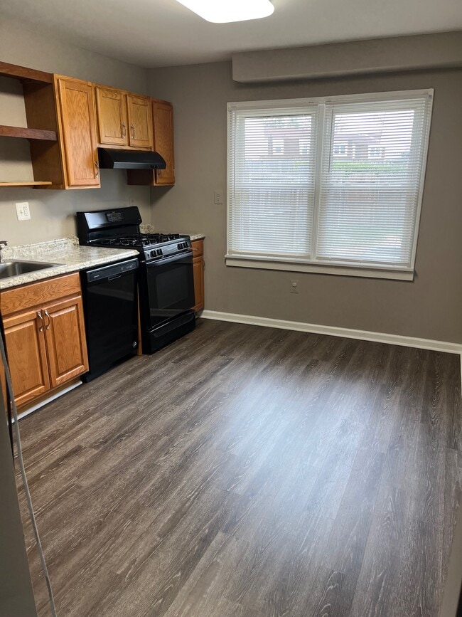 Building Photo - 8517 Pioneer Dr