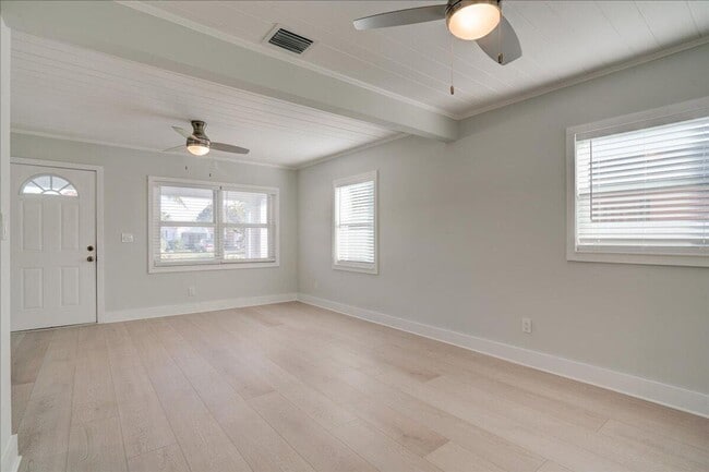 Building Photo - 320 NW 6th Ave