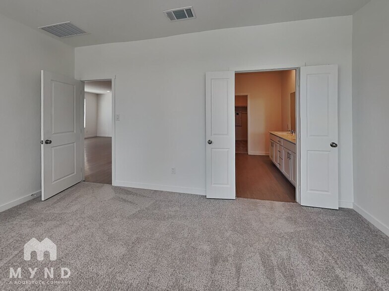 Building Photo - 10632 Ysasmendi Rdg