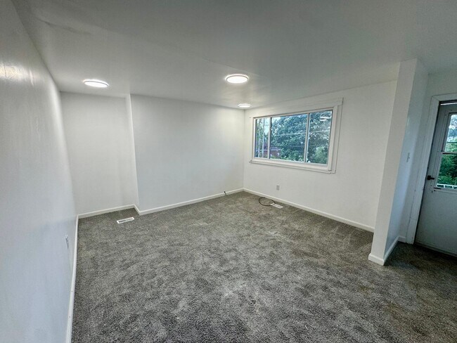 Building Photo - 42 Climax St