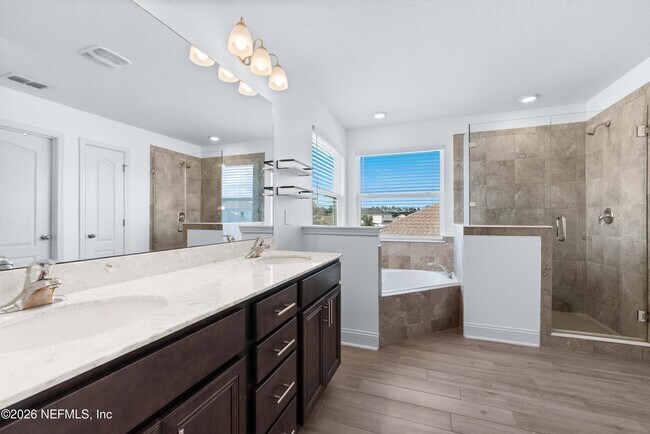 Building Photo - 235 Silverleaf Village Dr