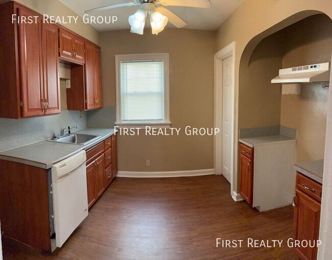 Building Photo - 2926 Catalpa Dr.