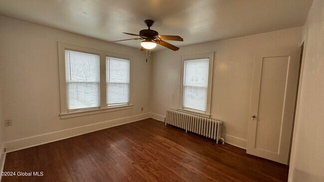 Building Photo - 46 Circular St