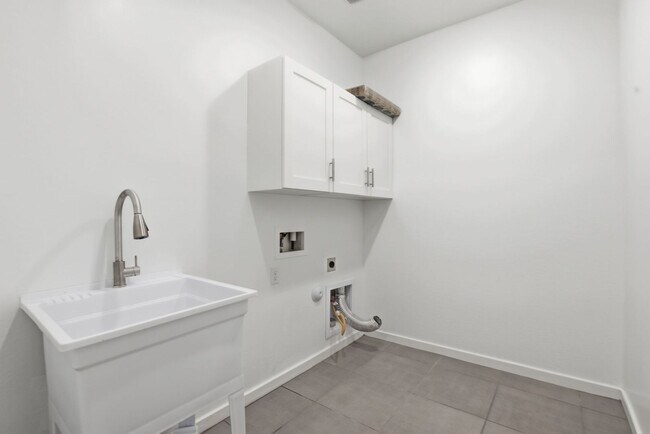 Building Photo - Stunning Queen Creek Home – Modern Comfort in the Spur Crossing Community