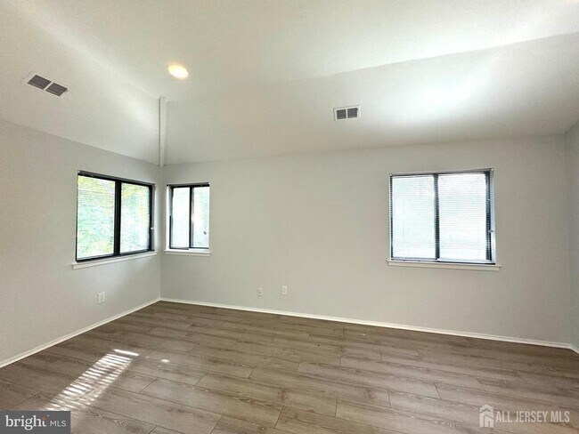 Building Photo - 104 Sayre Dr