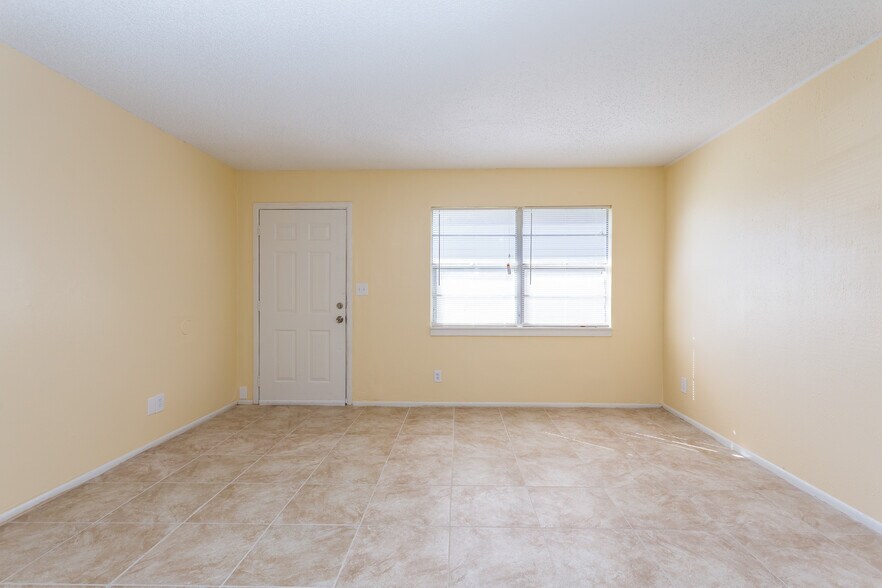 Building Photo - 2239 Bryan St