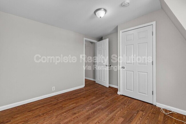 Building Photo - 3021 Iowa Ave