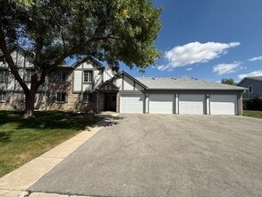 Building Photo - Beautiful 2 bedroom 2 Bathroom townhome