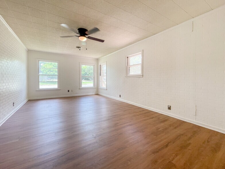 Building Photo - 4500 Anlo Ave