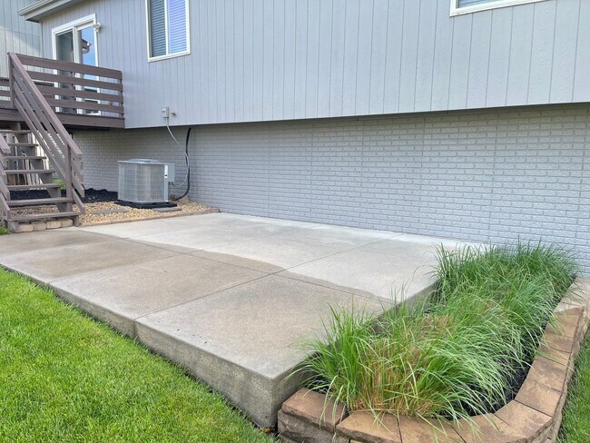Building Photo - Comfortable 3-Bedroom Home in Desirable Millard West Area - $2,095