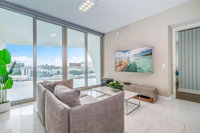 Building Photo - 16901 Collins Ave