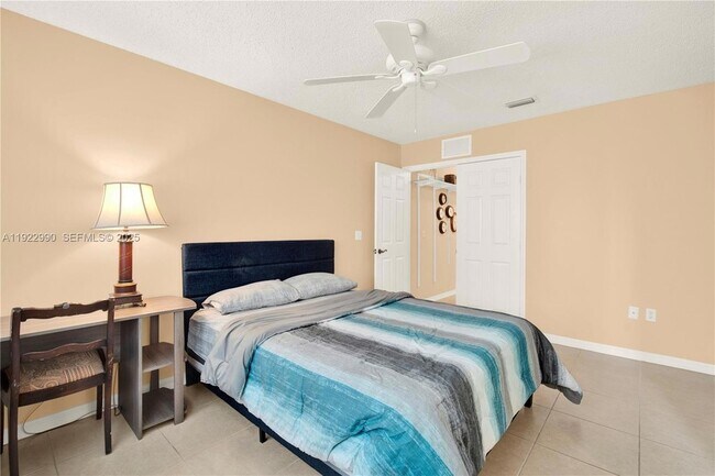 Building Photo - 2239 SE 23rd Ave