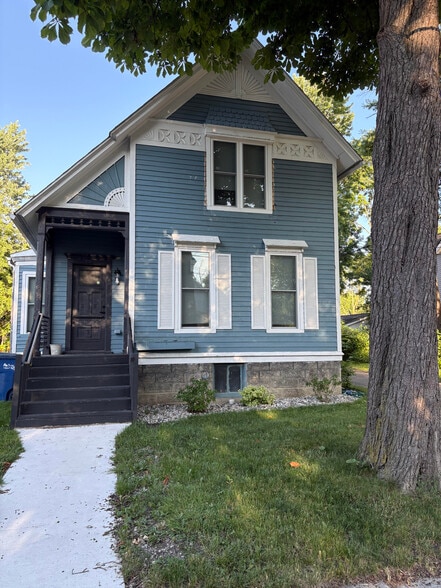 Exterior - 216 N Sheridan St