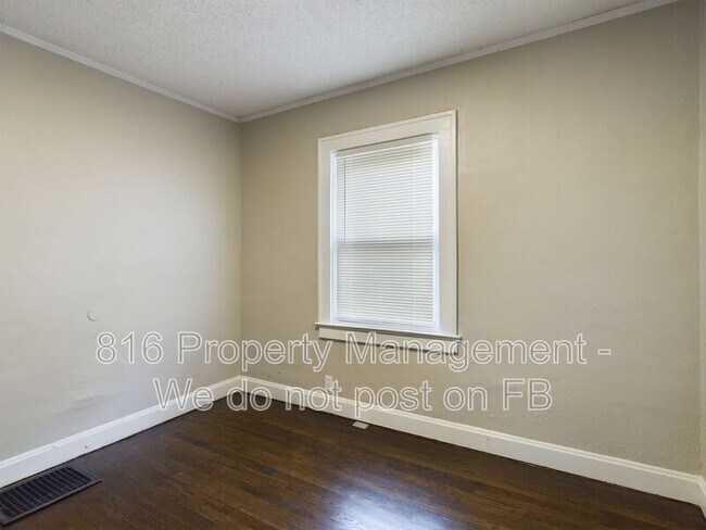 Building Photo - 3032 Elmwood Ave