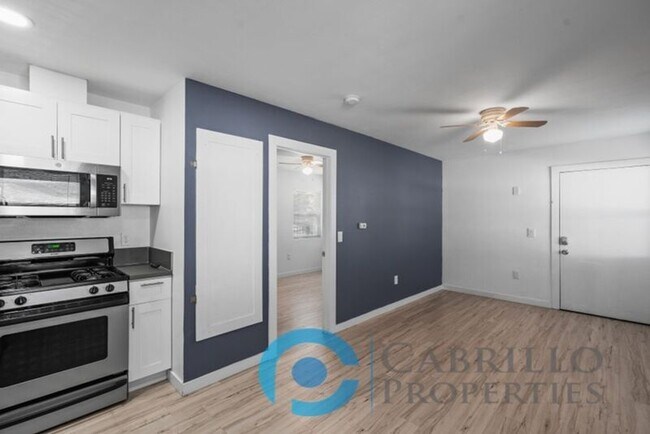 Building Photo - 1307 Division St