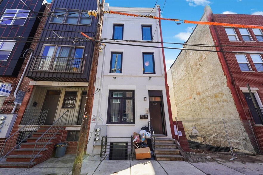 Building Photo - 1945 N Gratz St