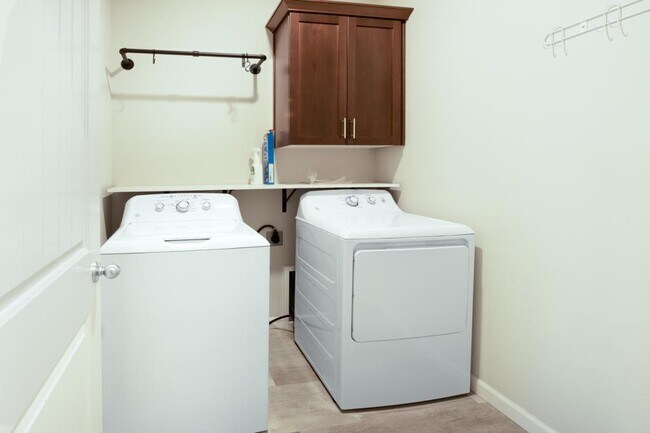 Building Photo - 4016 SE Winslow Ct