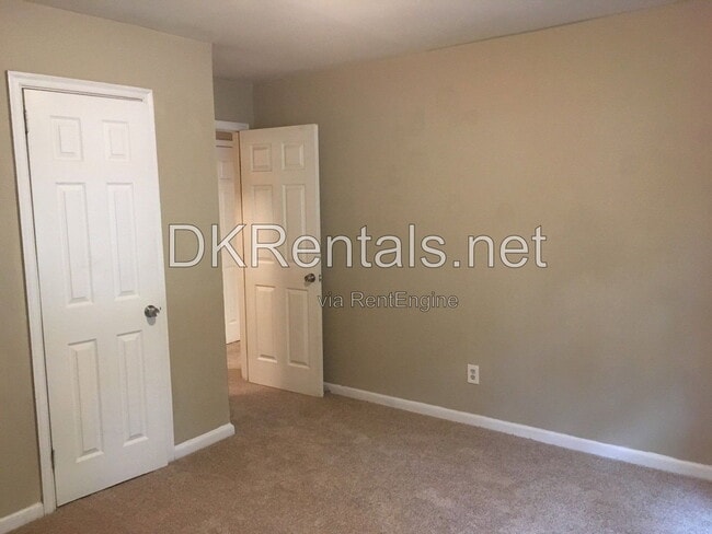 Building Photo - 808 Meadow Pl