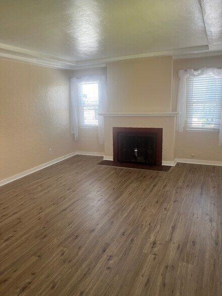 Building Photo - 2500 S Bronson Ave