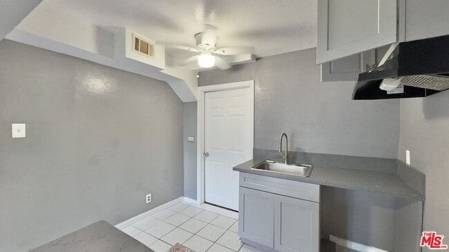 Building Photo - 4052 W 103rd St