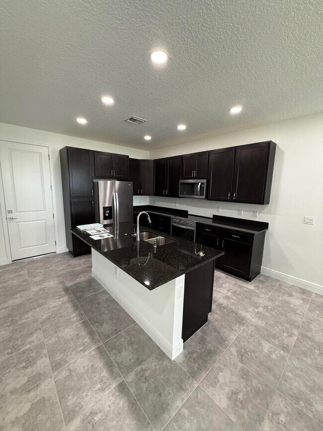 Building Photo - 4718 Longwood Lk Sq