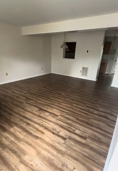 Building Photo - 651 Stonewall Dr