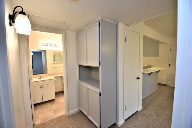 Building Photo - 3846-3846 Westporter Dr
