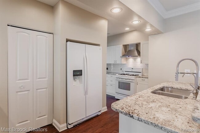 Building Photo - 1610 Yosemite Blvd