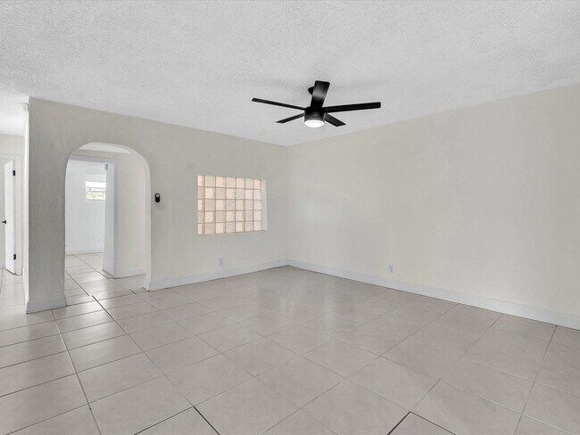Building Photo - 6661 Meade St