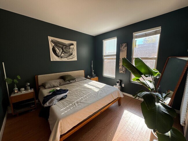 Building Photo - Charming 2BR Unit in Denver