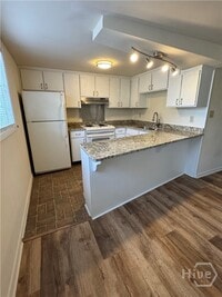 Building Photo - 210 Westview Dr