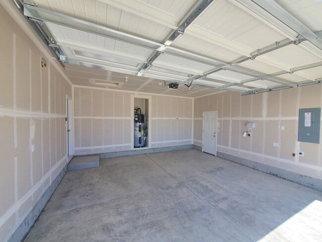 Building Photo - 722 Zee Pride Ln