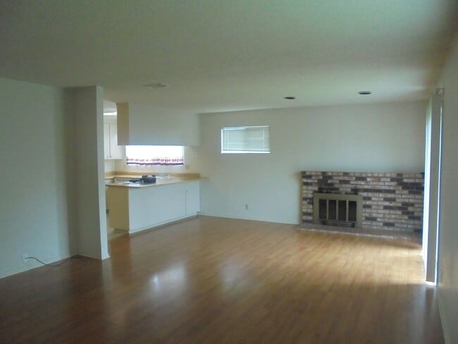 Building Photo - 190 Fairview Dr