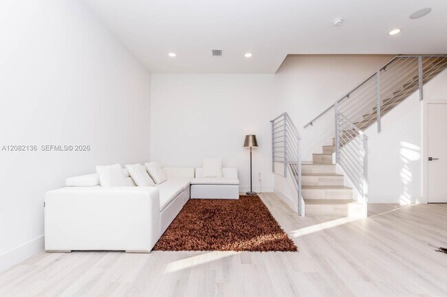 Building Photo - 2875 SW 33rd Ct