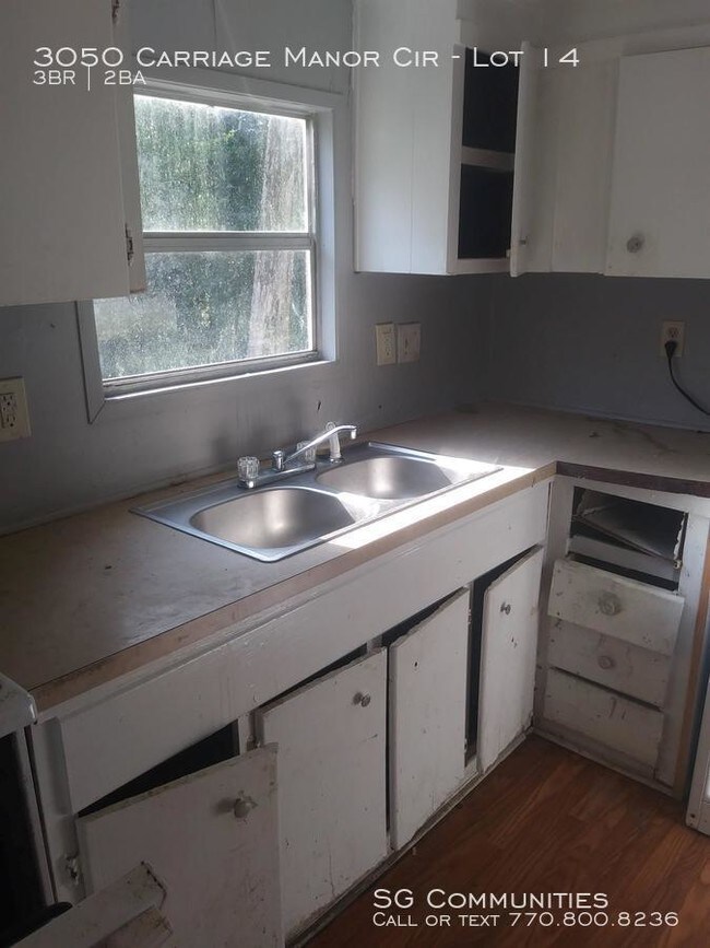 Building Photo - 3050 Carriage Manor Cir