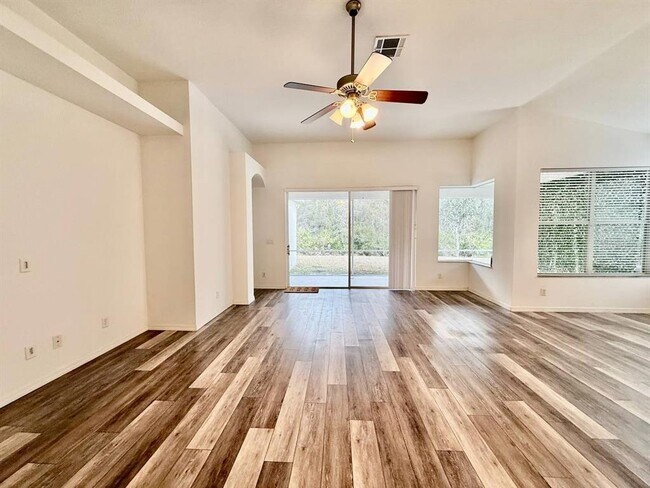 Building Photo - 10226 Evergreen Hill Dr