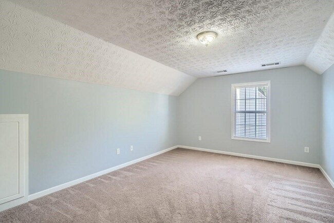 Building Photo - 391 Lake Valley Dr SW