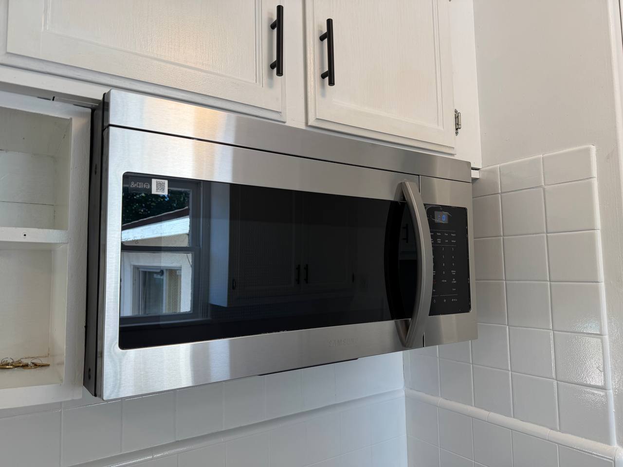 Building Photo - 13422 Oxnard St