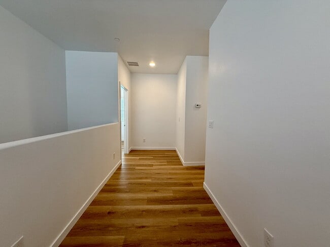 Building Photo - 4 BED, 2.5 BATH, 2 CAR-GARAGE, TWO-STORY, SINGLE FAMILY HOME FOR