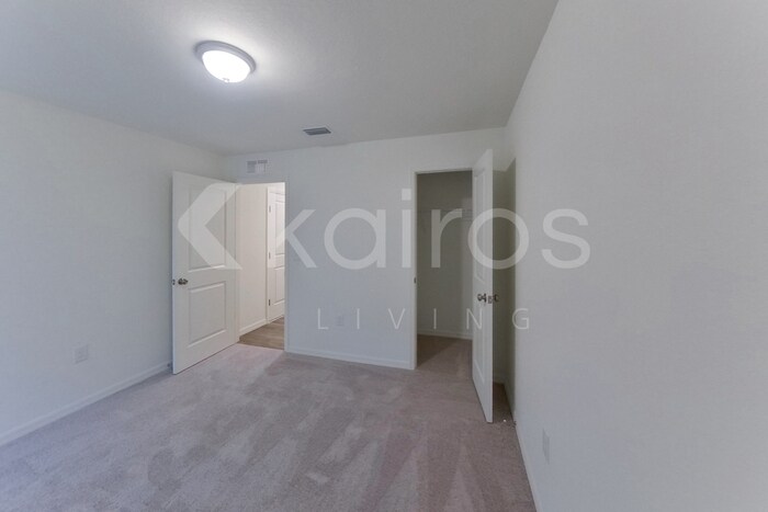 Building Photo - 466 Norwood Ave S