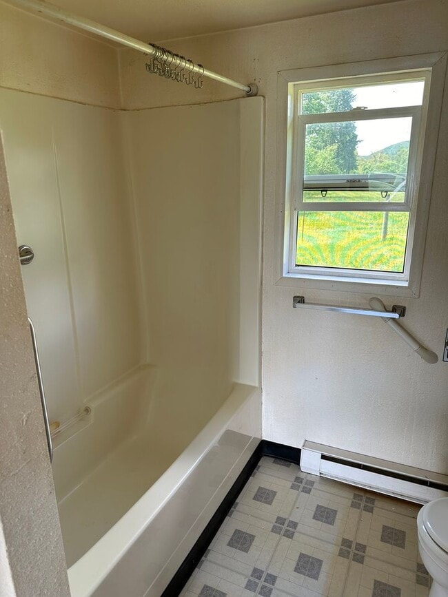 Primary Photo - 3-bedroom 2 bath House