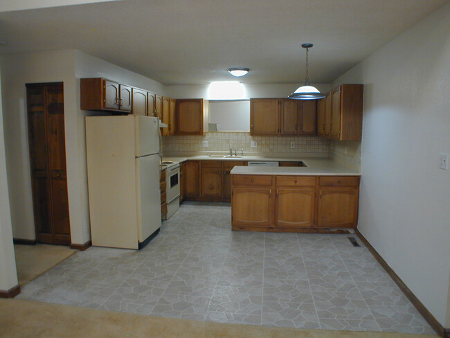 Building Photo - House For Lease
