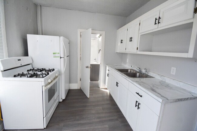 Building Photo - 1516/1520 E Hawthorne Ave