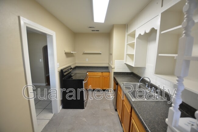 Building Photo - 119 N Longfellow Blvd