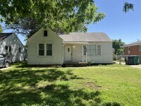Building Photo - Move-In Ready 2B/1B in SW OKC