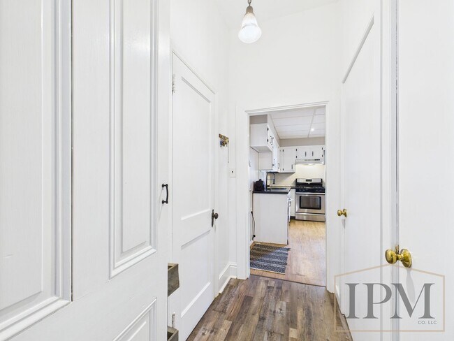 Building Photo - Available Now Beautiful 4 Bedroom Home with Garage, Central Air & Large Yard in York City.