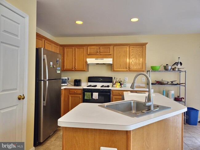 Building Photo - 1037 Lexus Way